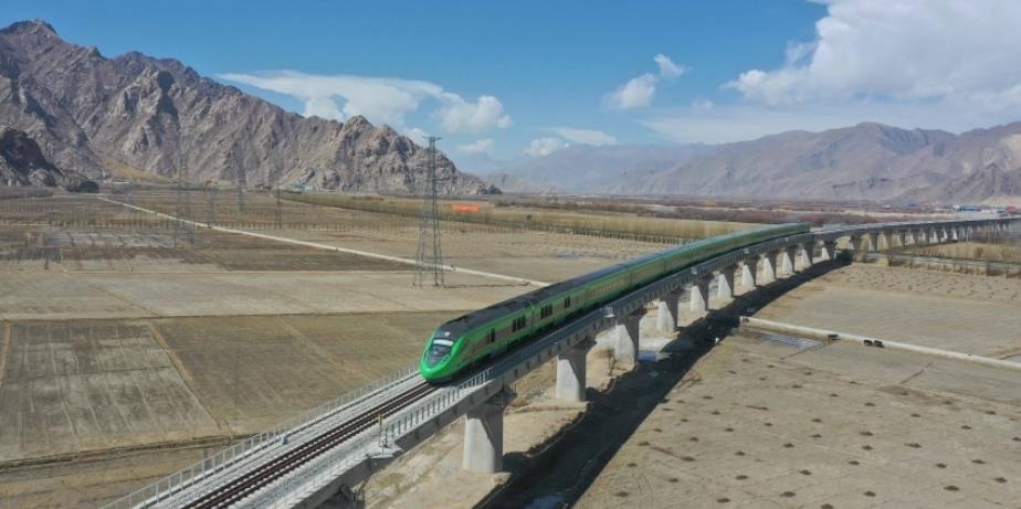 中国速度，让奇迹不断发生<p>有一种速度叫中国速度，有一种效率是中国效率。这十年，中国速度一次次惊艳世界。<p>