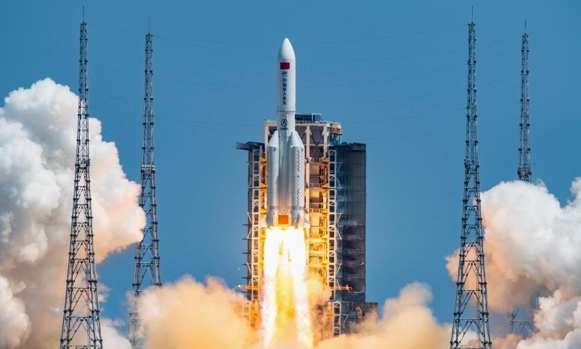 十年铿锵步，中国新坐标<p>以非凡十年的奋进征程为纵轴，以时代先锋的担当作为为横轴，立于新时代中国的现实原点，来路星光灿灿，今朝群英堂堂。<p>