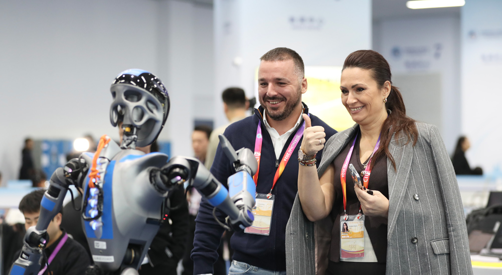 【中新画报】太超前了，进博会！