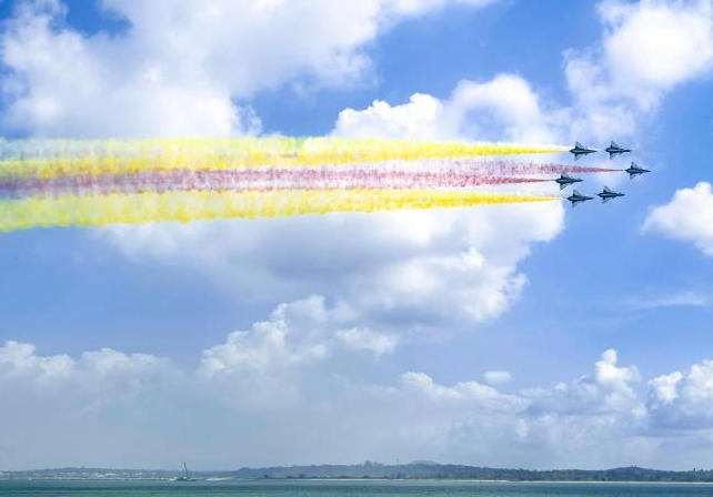 八一飞行表演队跨越山海架起友谊桥梁